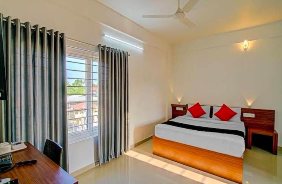Phoenix Holidays Kochi Exterior foto