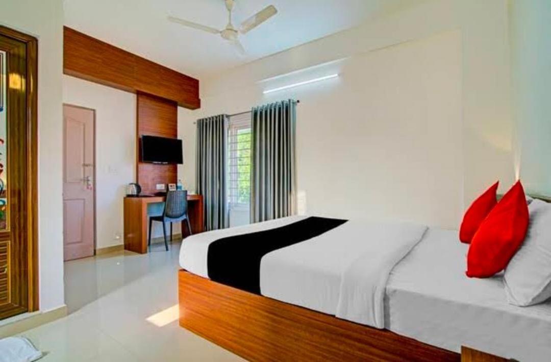 Phoenix Holidays Kochi Exterior foto
