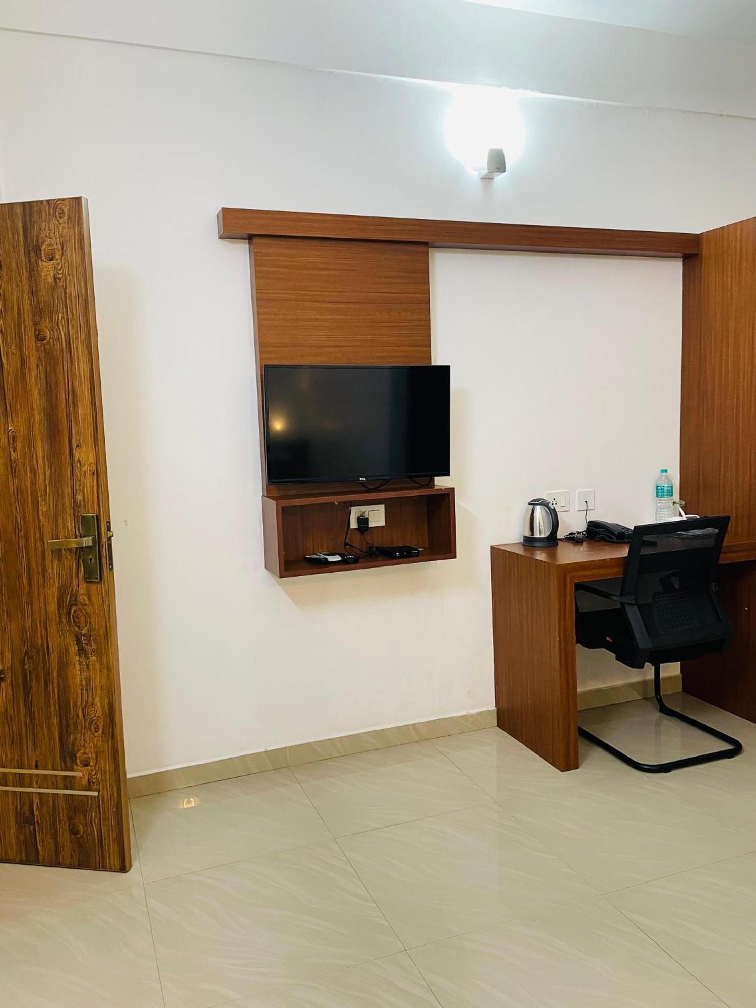 Phoenix Holidays Kochi Exterior foto