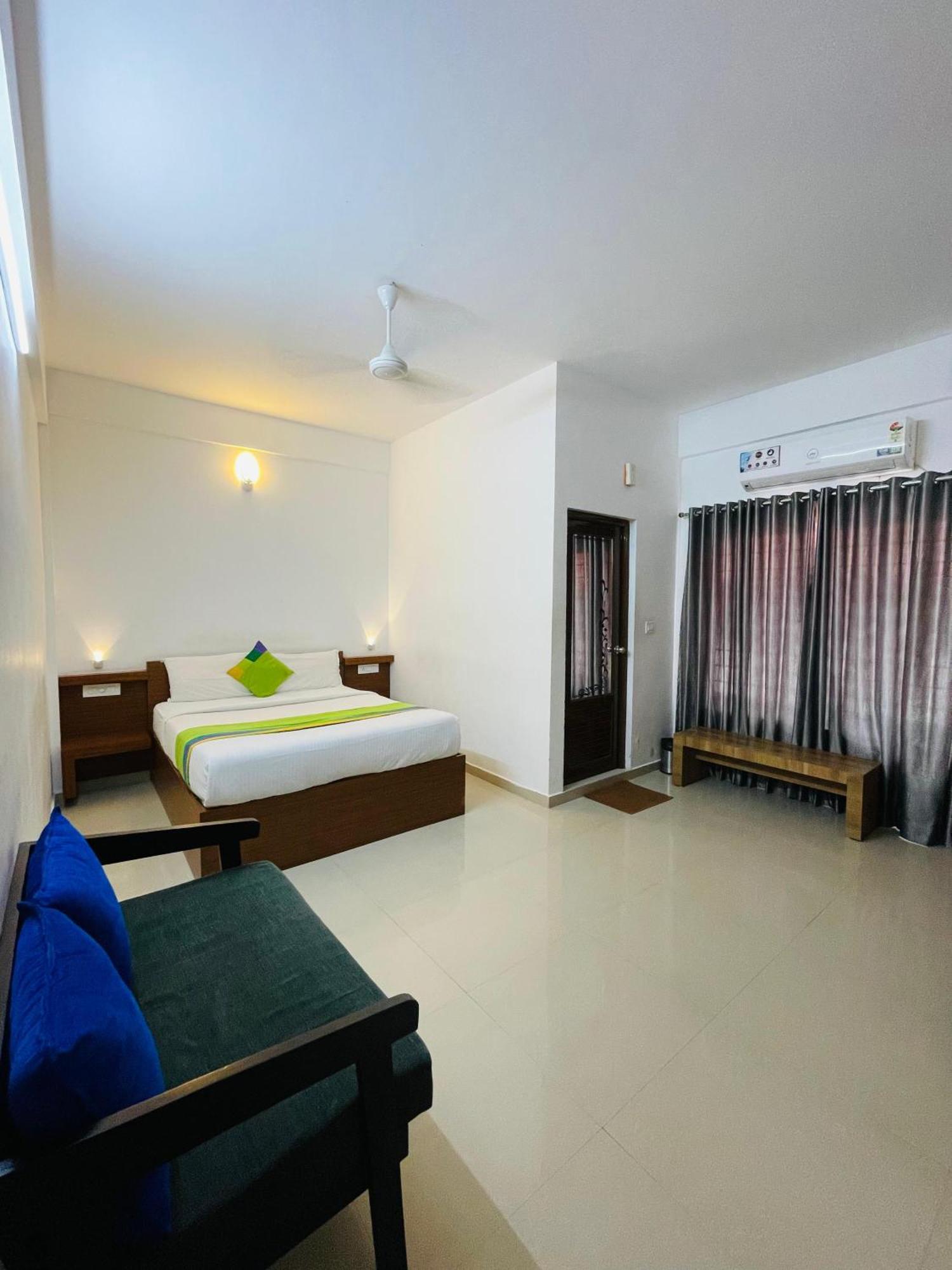 Phoenix Holidays Kochi Exterior foto